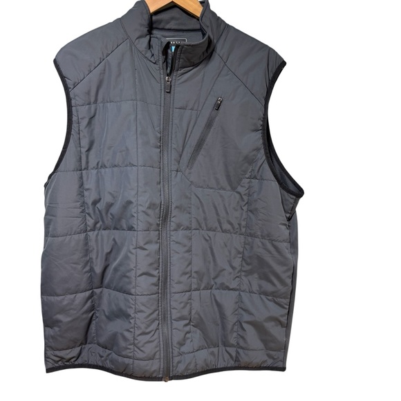 PGA Tour Charcoal Quilted Vest - Picture 1 of 12